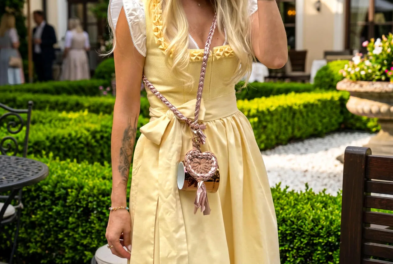 Roségold LOGOKRUG Krügerl mit Loopheart am Dirndl
